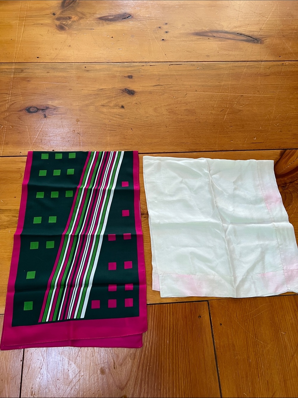 Set of two vintage scarves in like new condition!